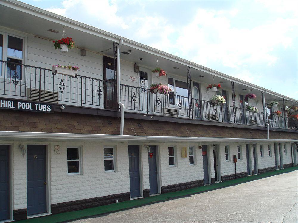 Motor Court Motel London Exterior photo
