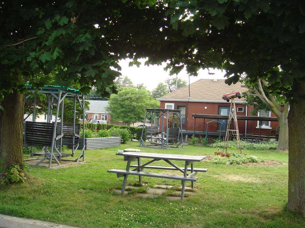 Motor Court Motel London Exterior photo